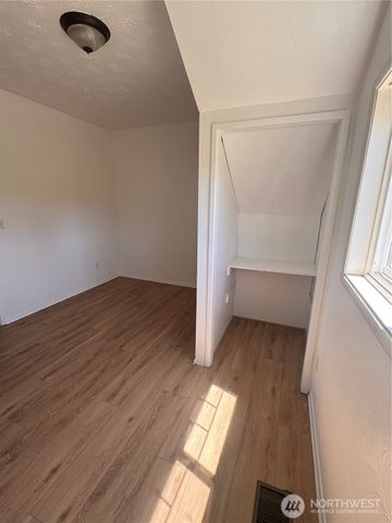 20016 Orville Rd E, Orting, WA 98360