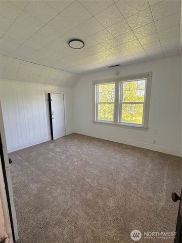 20016 Orville Rd E, Orting, WA 98360