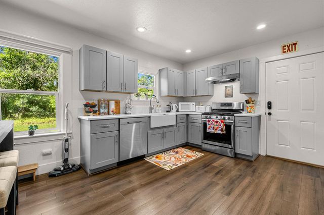 320 Taylor Rd, Newcastle, CA 95658