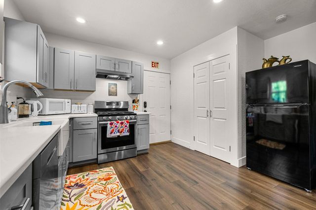 320 Taylor Rd, Newcastle, CA 95658