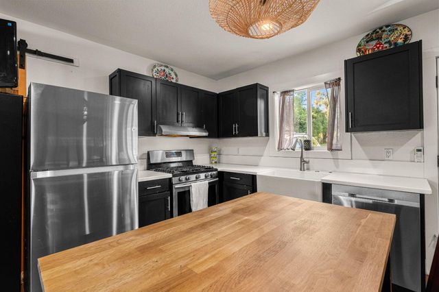320 Taylor Rd, Newcastle, CA 95658