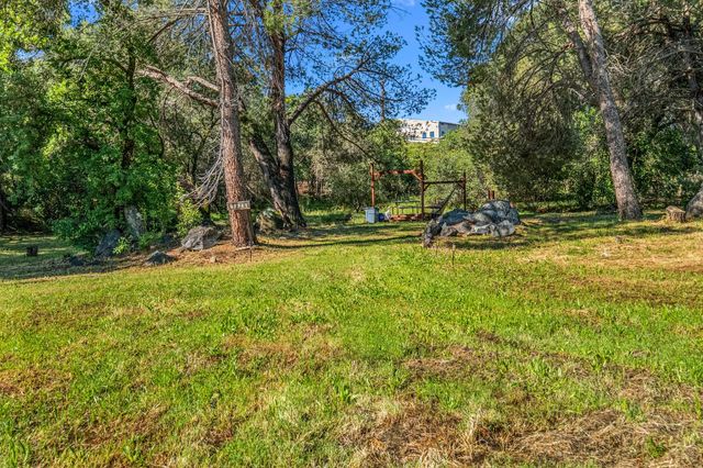 320 Taylor Rd, Newcastle, CA 95658