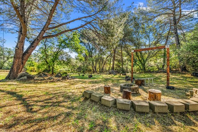 320 Taylor Rd, Newcastle, CA 95658