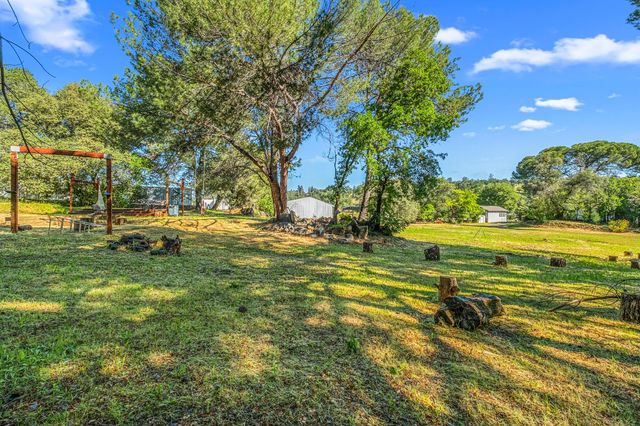 320 Taylor Rd, Newcastle, CA 95658