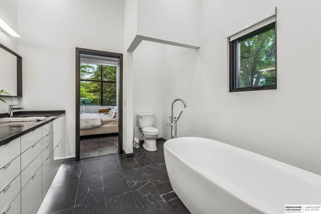8812 Broadmoor Drive, Omaha, NE 68114