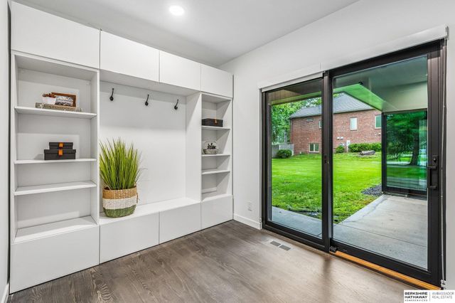 8812 Broadmoor Drive, Omaha, NE 68114