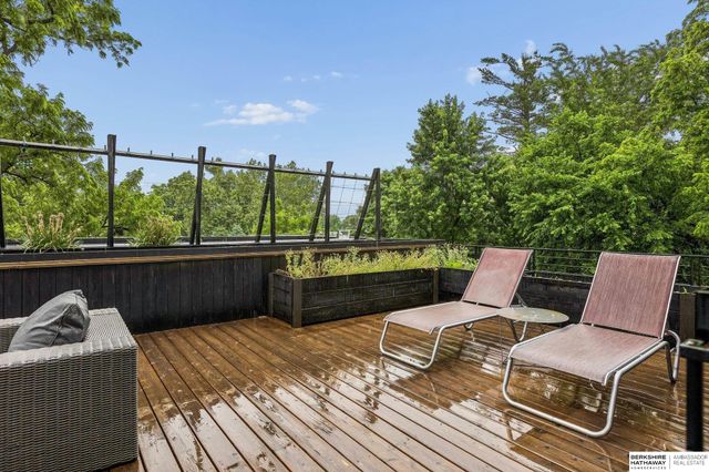 8812 Broadmoor Drive, Omaha, NE 68114