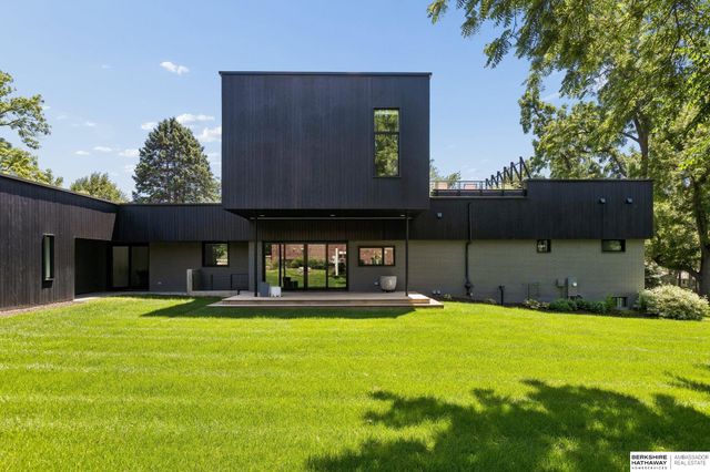 8812 Broadmoor Drive, Omaha, NE 68114