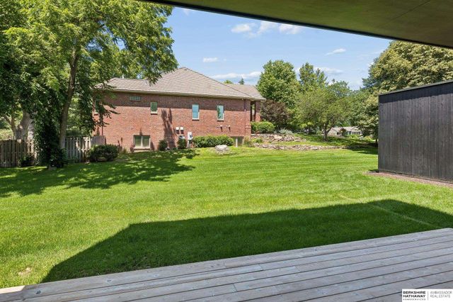 8812 Broadmoor Drive, Omaha, NE 68114
