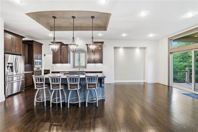 6119 Southlake Drive, Parkville, MO 64152