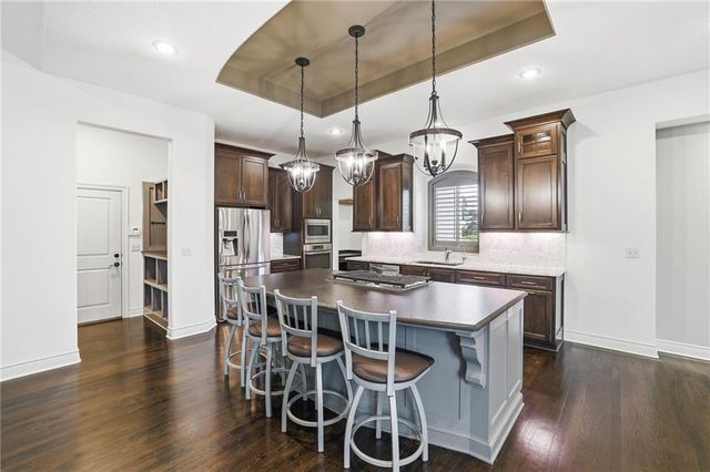 6119 Southlake Drive, Parkville, MO 64152