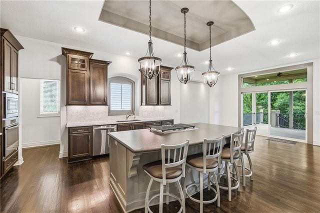 6119 Southlake Drive, Parkville, MO 64152