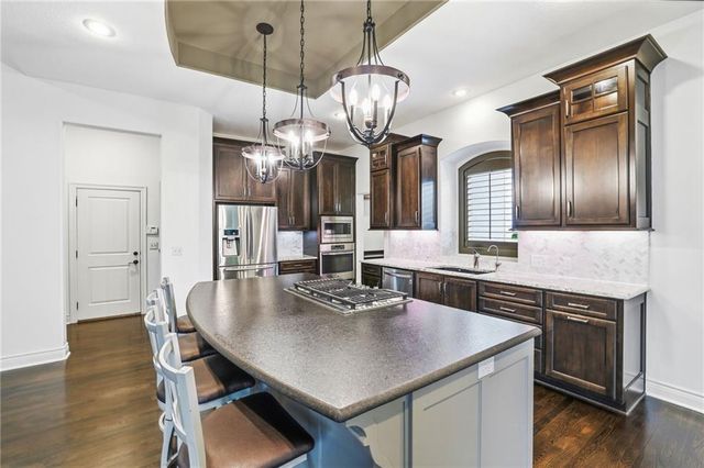 6119 Southlake Drive, Parkville, MO 64152