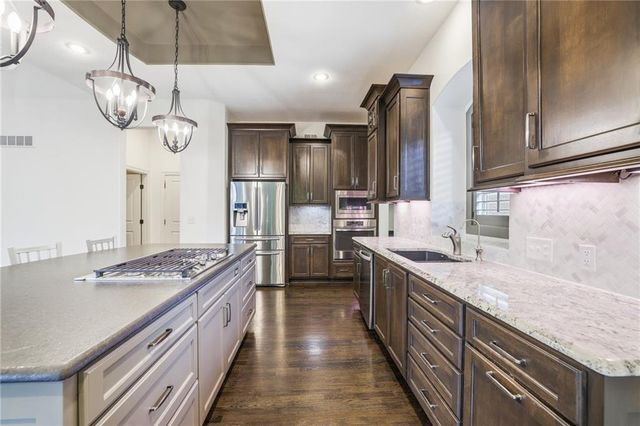 6119 Southlake Drive, Parkville, MO 64152