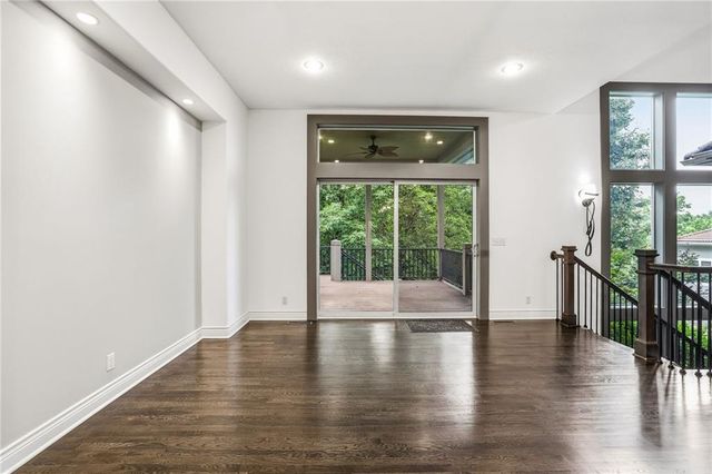 6119 Southlake Drive, Parkville, MO 64152
