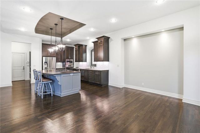 6119 Southlake Drive, Parkville, MO 64152