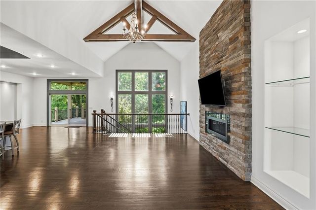 6119 Southlake Drive, Parkville, MO 64152
