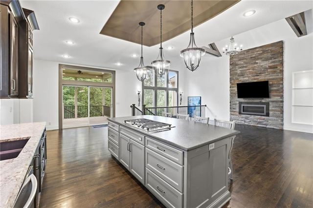 6119 Southlake Drive, Parkville, MO 64152