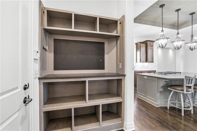 6119 Southlake Drive, Parkville, MO 64152