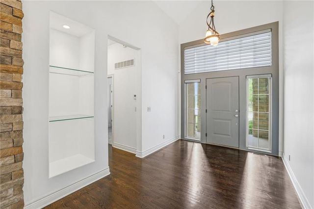 6119 Southlake Drive, Parkville, MO 64152