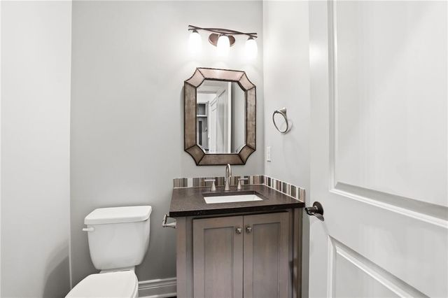 6119 Southlake Drive, Parkville, MO 64152