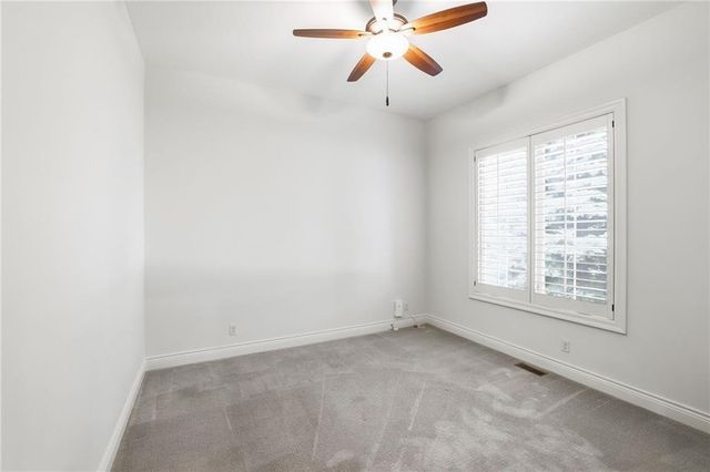 6119 Southlake Drive, Parkville, MO 64152