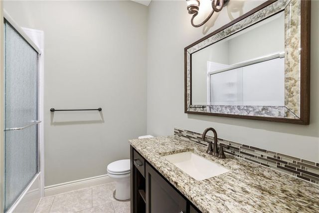 6119 Southlake Drive, Parkville, MO 64152