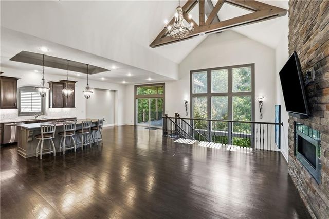 6119 Southlake Drive, Parkville, MO 64152