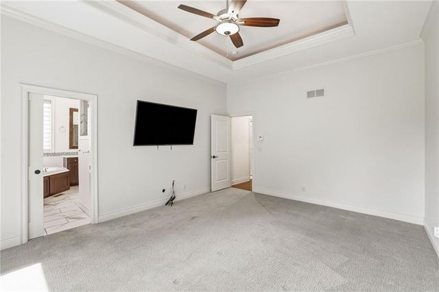 6119 Southlake Drive, Parkville, MO 64152