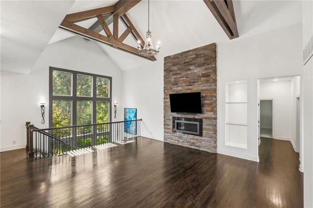 6119 Southlake Drive, Parkville, MO 64152