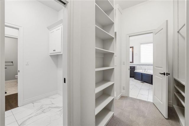 6119 Southlake Drive, Parkville, MO 64152