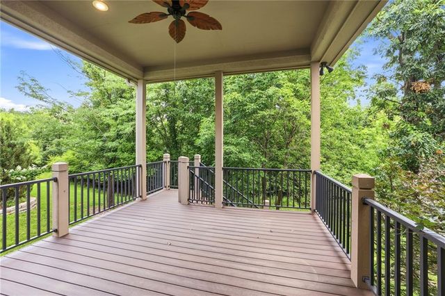 6119 Southlake Drive, Parkville, MO 64152