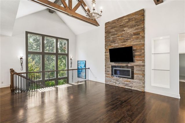 6119 Southlake Drive, Parkville, MO 64152