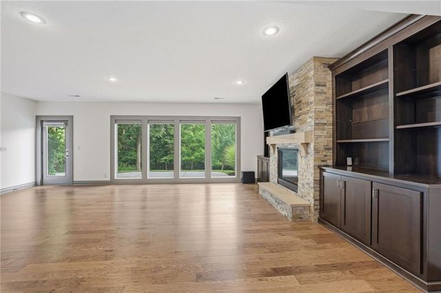 6119 Southlake Drive, Parkville, MO 64152