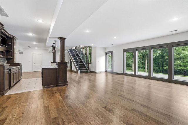 6119 Southlake Drive, Parkville, MO 64152