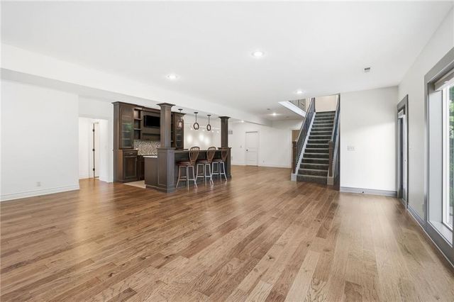 6119 Southlake Drive, Parkville, MO 64152