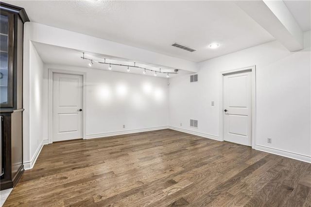6119 Southlake Drive, Parkville, MO 64152