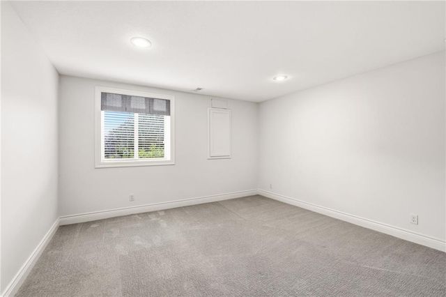 6119 Southlake Drive, Parkville, MO 64152