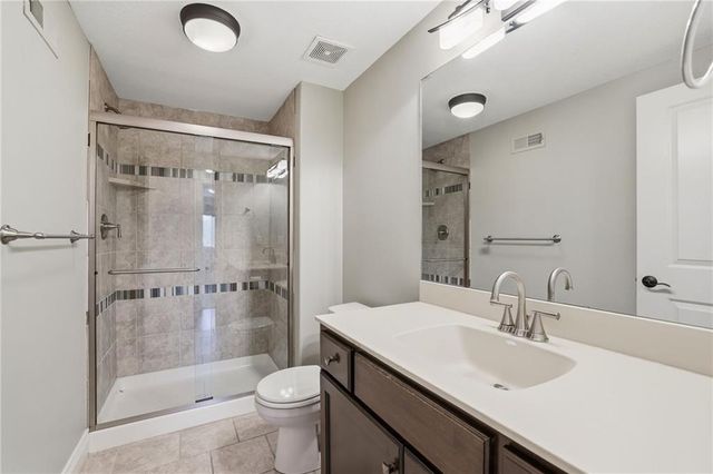 6119 Southlake Drive, Parkville, MO 64152