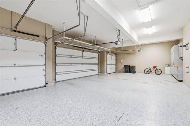 6119 Southlake Drive, Parkville, MO 64152