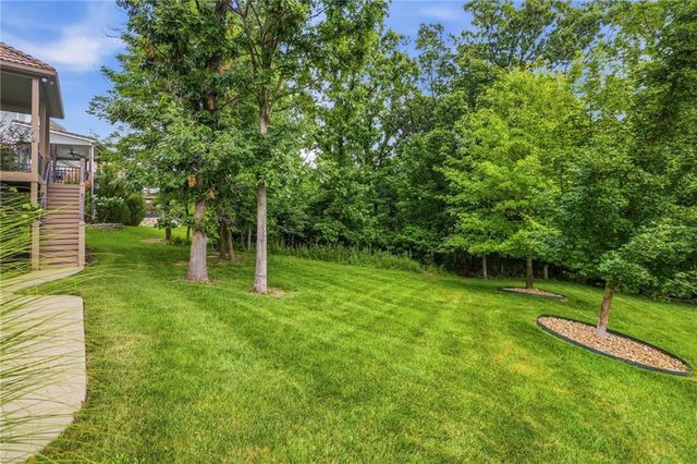 6119 Southlake Drive, Parkville, MO 64152