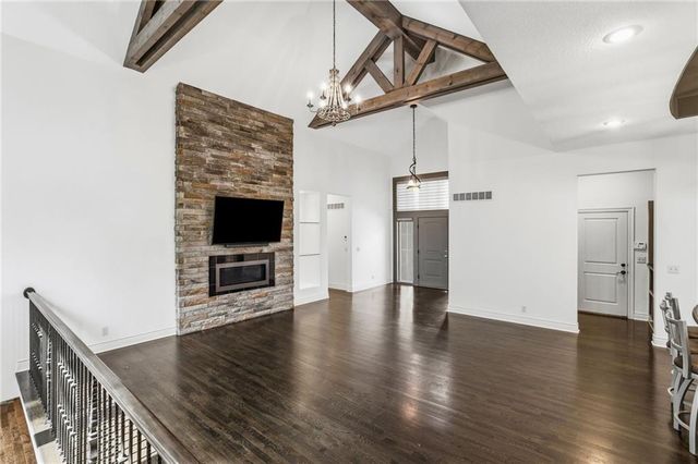 6119 Southlake Drive, Parkville, MO 64152