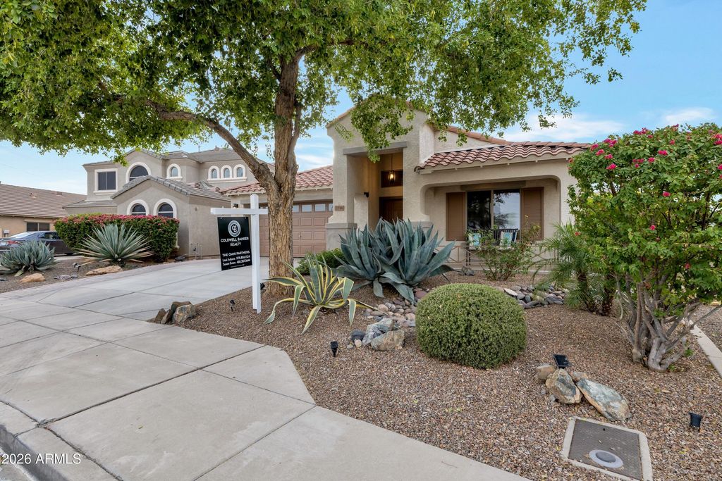 2716 E QUIET HOLLOW Lane, Phoenix, AZ 85024 — photo 2