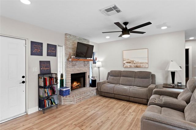 6660 17TH STREET N, St Petersburg, FL 33702