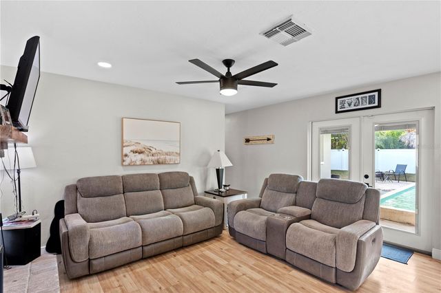 6660 17TH STREET N, St Petersburg, FL 33702