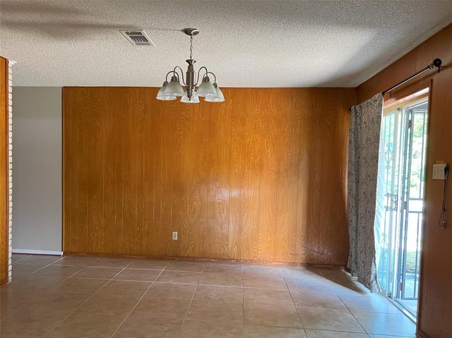 401 Oakhill Drive, Conroe, TX 77304