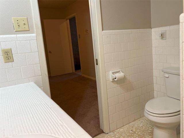 401 Oakhill Drive, Conroe, TX 77304