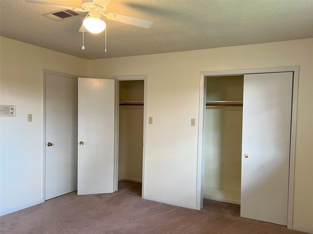 401 Oakhill Drive, Conroe, TX 77304