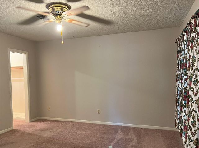 401 Oakhill Drive, Conroe, TX 77304