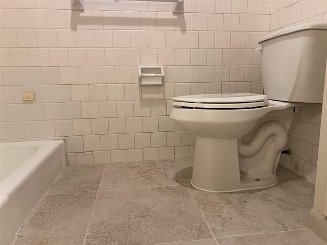 401 Oakhill Drive, Conroe, TX 77304